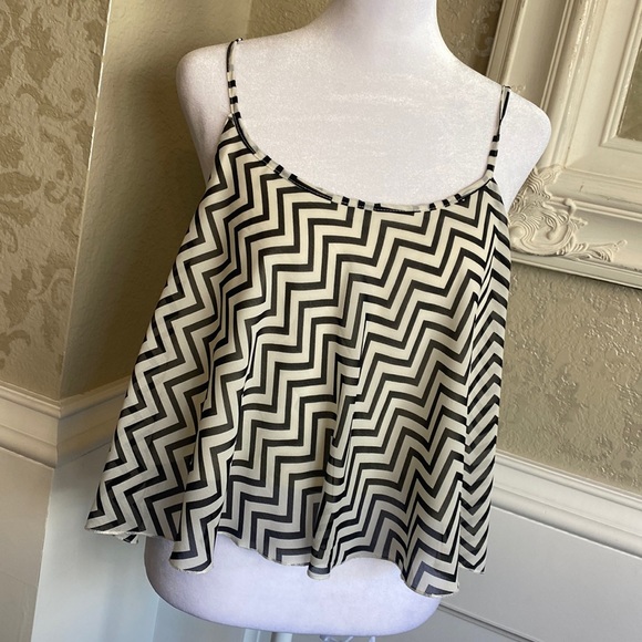 Rue21 Tops - Black and Cream Chevron Crop Top Sz L